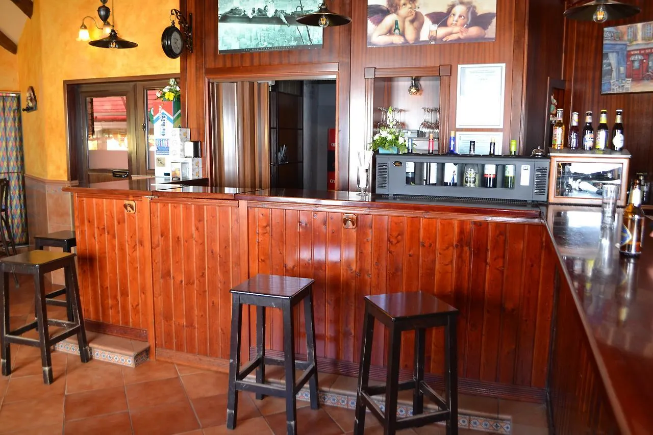 Gasthuis Hostal Pension La Ruta Paterna del Campo